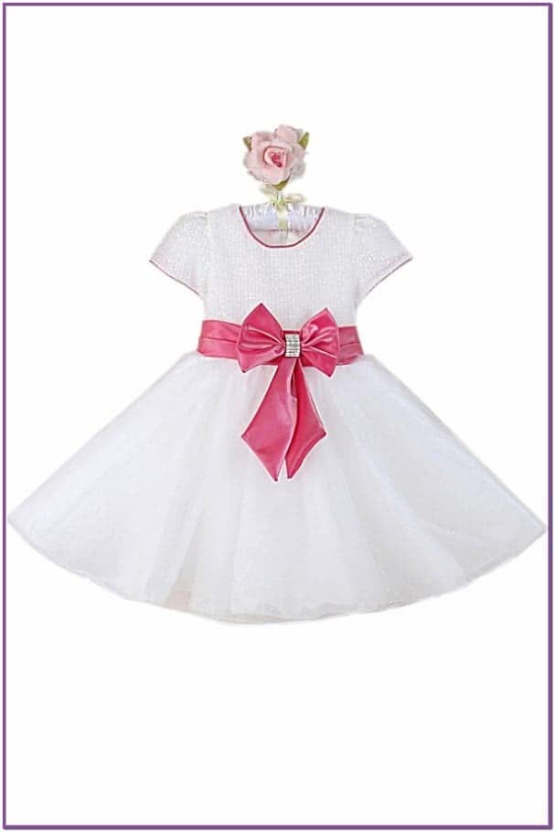 Белое платье с розовым бантом