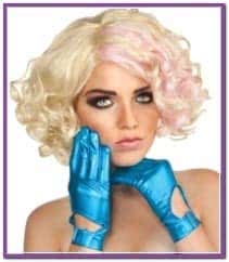 Голубые перчатки леди Гага