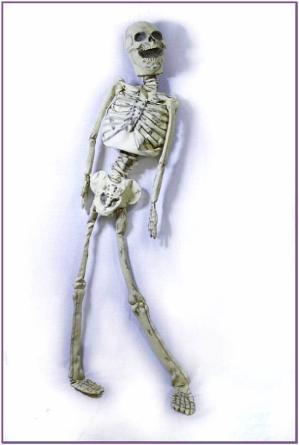 Подвесной веселый скелет